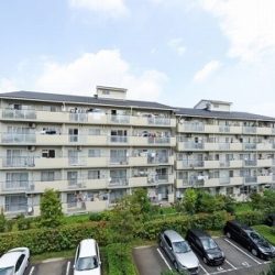 【ヴェルディール奈良3号棟】<br> 所在地　：神奈川県横浜市青葉区奈良４丁目<br> 交通　　：東急こどもの国線「こどもの国」駅徒歩8分<br> 総戸数　：30戸<br> 建物構造：ＲＣ<br> 階数　　：地上5階<br> 築年月　：1996年12月<br> 施主　　：住宅・都市整備公団