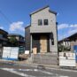 ■リビングダイニングキッチン約18.5帖　LD温水式床暖房 ■食洗器付のオープンカウンターキッチン ■各居室に収納スペース設置 ■玄関シューズインクローゼット