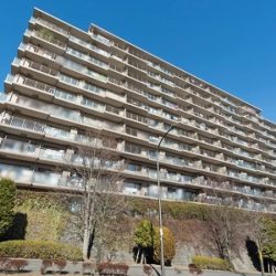 【あおば山の手台グラン・ジャルダン四番館】<br> 所在地　：神奈川県横浜市青葉区奈良３丁目<br> 交通　　：東急こどもの国線「こどもの国」駅徒歩13分<br> 総戸数　：97戸<br> 建物構造：ＲＣ<br> 階数　　：11階<br> 築年月　：2000年9月<br> 施主　　：東急不動産｜日本新都市開発<br> 施工　　：三井建設｜東急建設