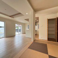 1階　リビングダイニングキッチン　約21.0帖　LD床暖房