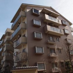 【ヴェルディール奈良1号棟】<br> 所在地　：神奈川県横浜市青葉区奈良４丁目<br> 交通　　：東急こどもの国線「こどもの国」駅徒歩8分<br> 総戸数　：36戸<br> 建物構造：ＲＣ<br> 階数　　：地上5階<br> 築年月　：1996年12月<br> 施主　　：住宅・都市整備公団